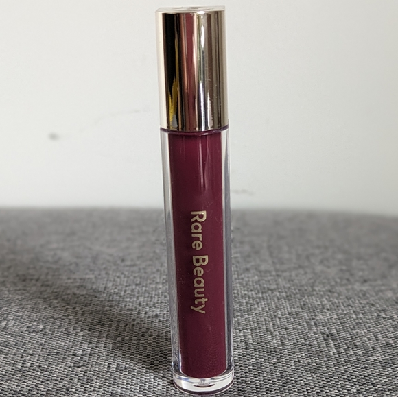 ๐ Rare Beauty by Selena Gomez Nearly Berry Gloss Lip Balm - Picture 4 of 8